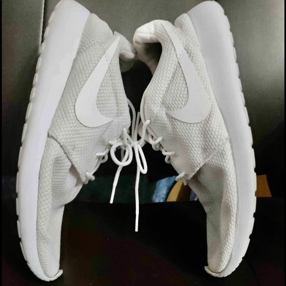 Size 10.5 - Nike Roshe One Triple White 2016